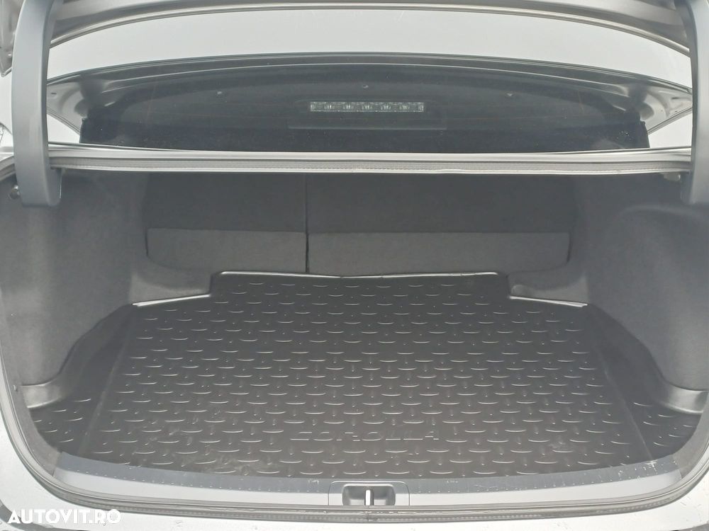 Toyota Corolla 1.8 HSD Dynamic - 6