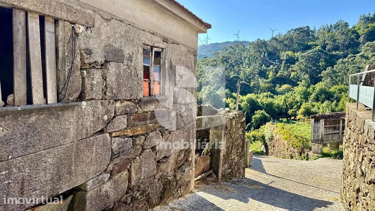 Moradia em Pedra para Recuperar com Vistas Deslumbrantes – Arouca - Grande imagem: 2/22