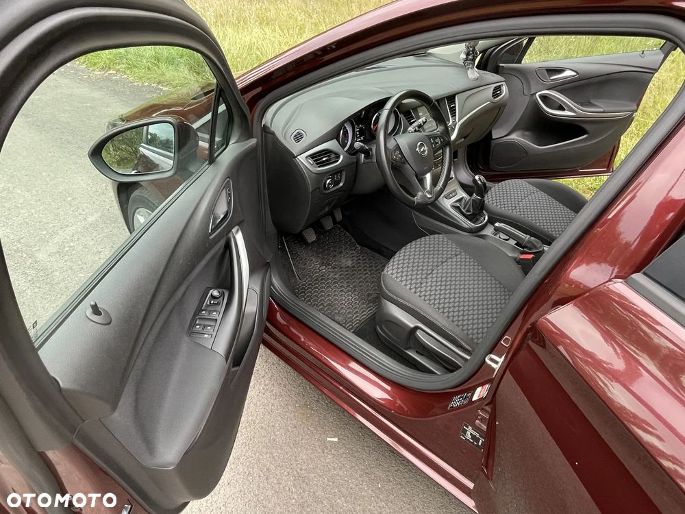 2018 Opel Astra, photograph 4