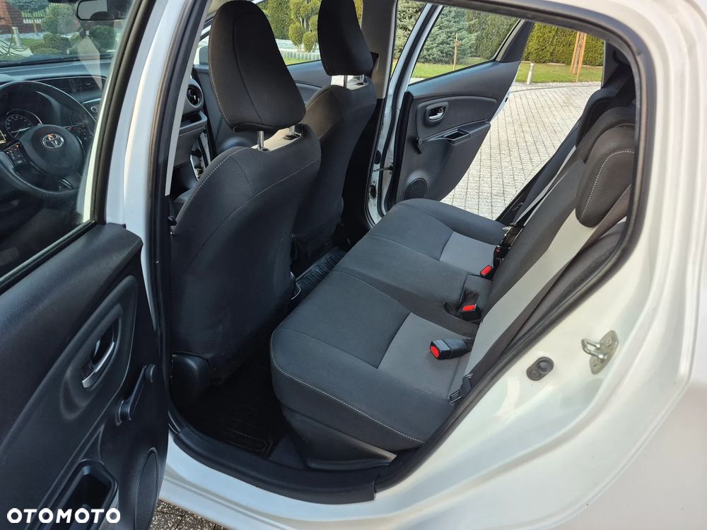 Toyota Yaris Hybrid 100 Business Edition - 13