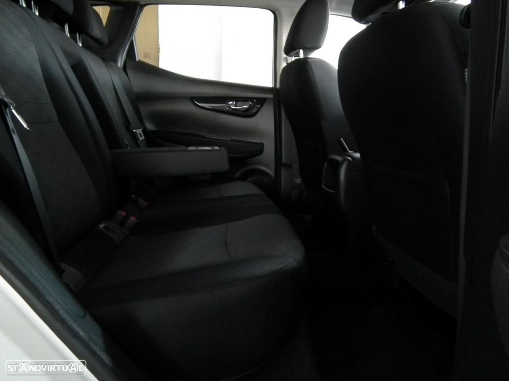 Nissan Qashqai 1.6 dCi N-Connecta 18 Xtronic - 17