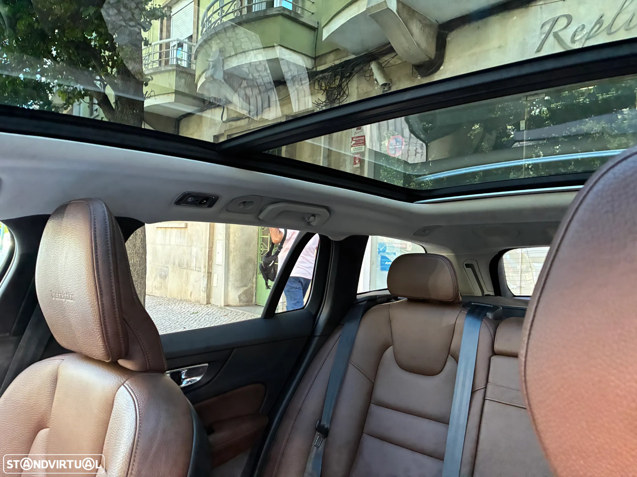 Volvo V60 2.0 D4 Inscription Geartronic - 23
