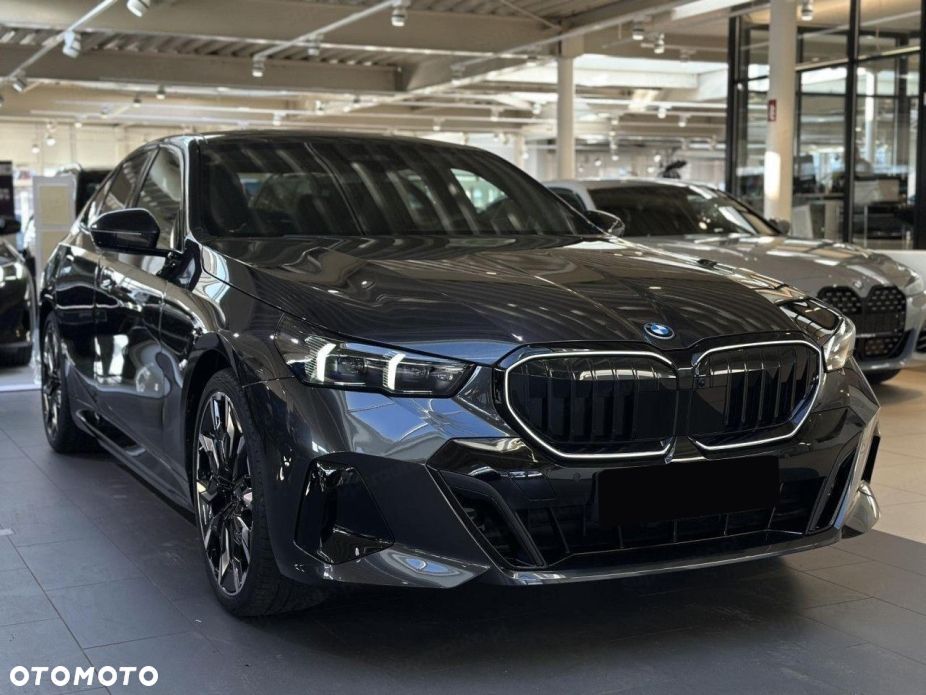 BMW Seria 5 540d xDrive mHEV M Sport - 8