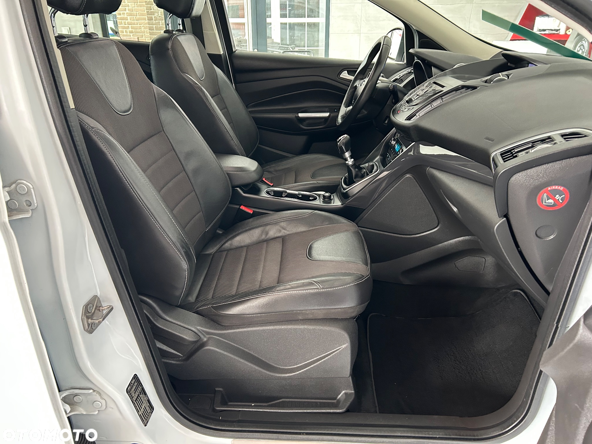 Ford Kuga 2.0 TDCi 2x4 Titanium - 31