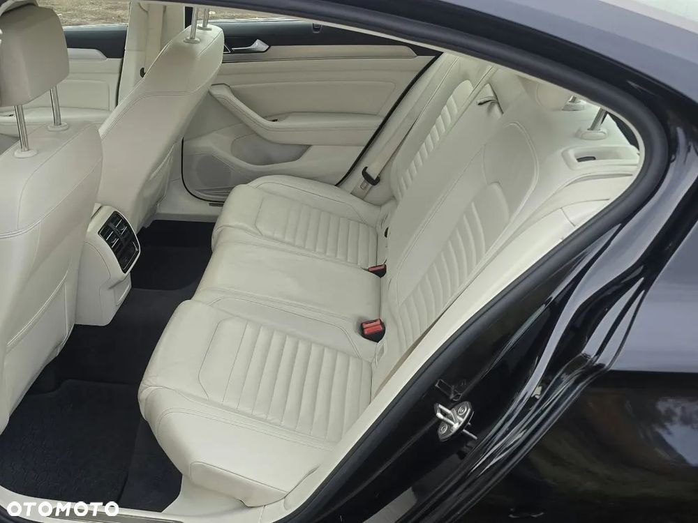 Volkswagen Passat - 11