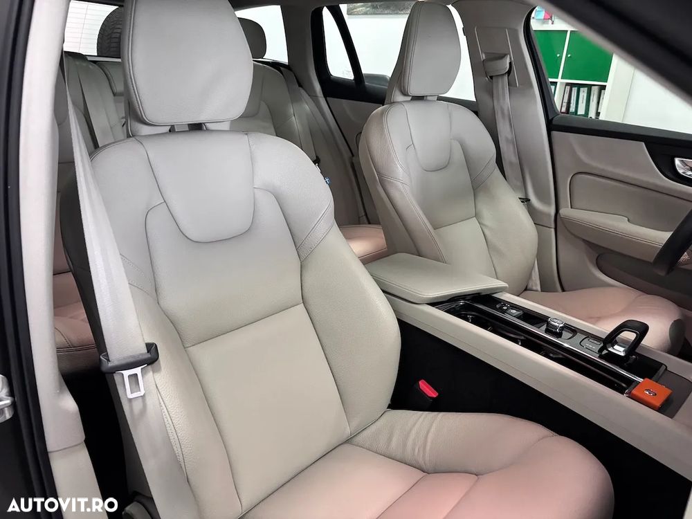 Volvo V60 V60CC B5 MHEV AT AWD Plus Bright - 17