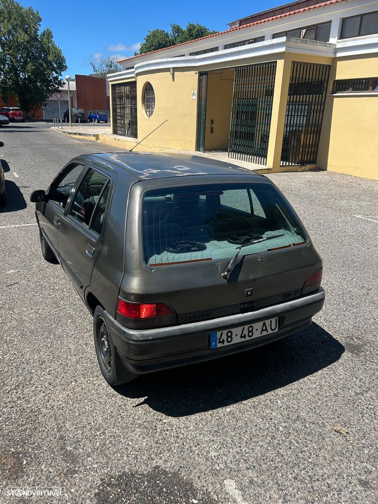 Renault Clio 1.2 RT - 10