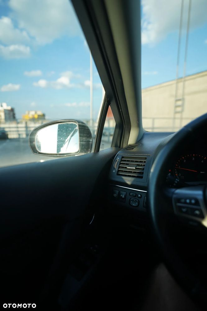 Toyota Avensis 2.0 D-4D Luna - 23