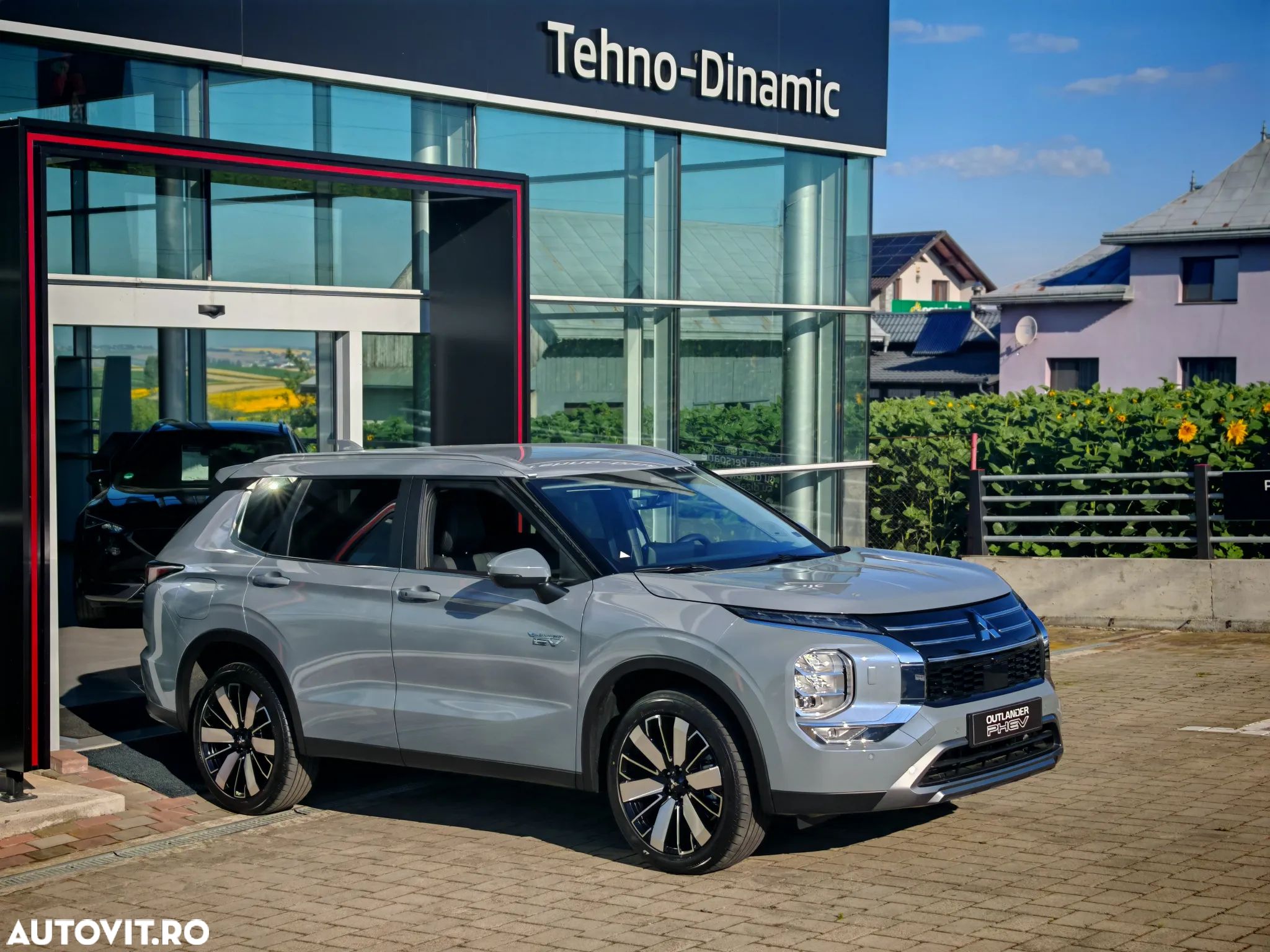 Mitsubishi Outlander 2.4 4WD Plug-In Hybrid - 1