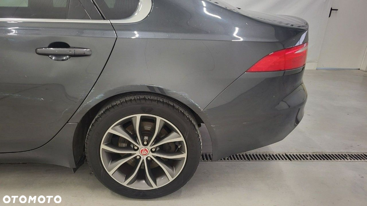 Jaguar XF 2.0 T Prestige - 9