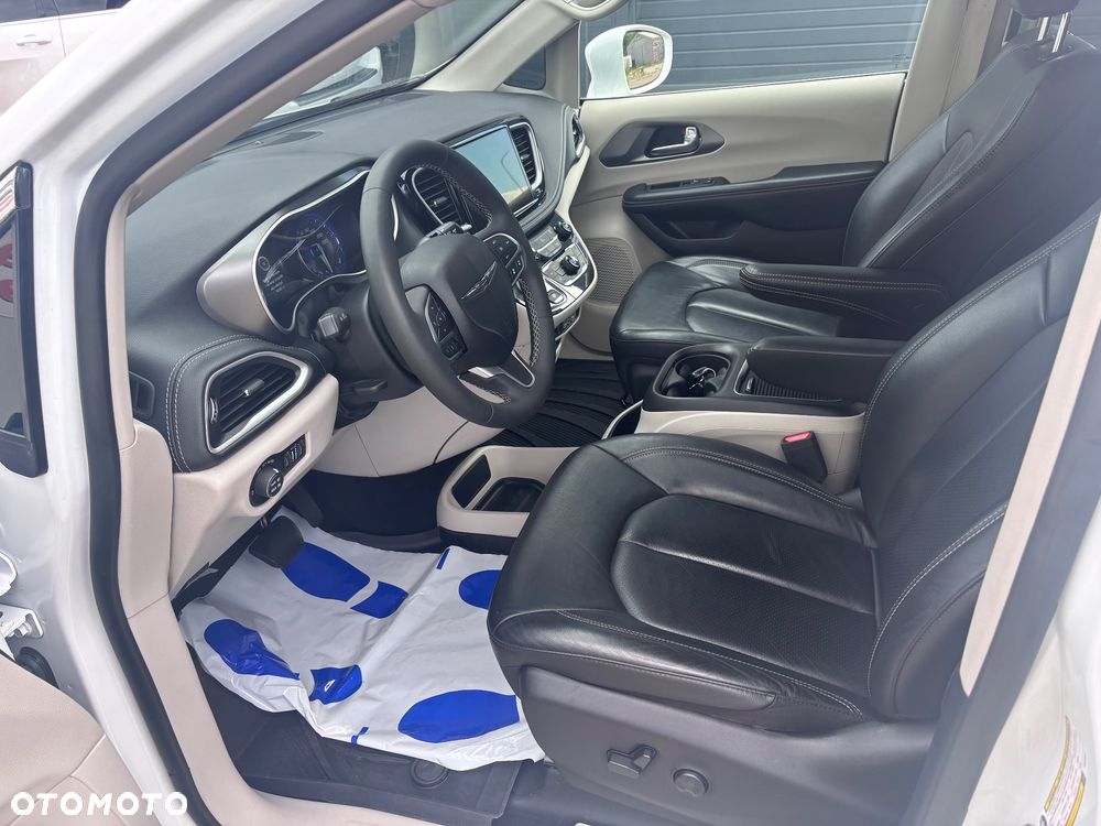 Chrysler Pacifica - 14