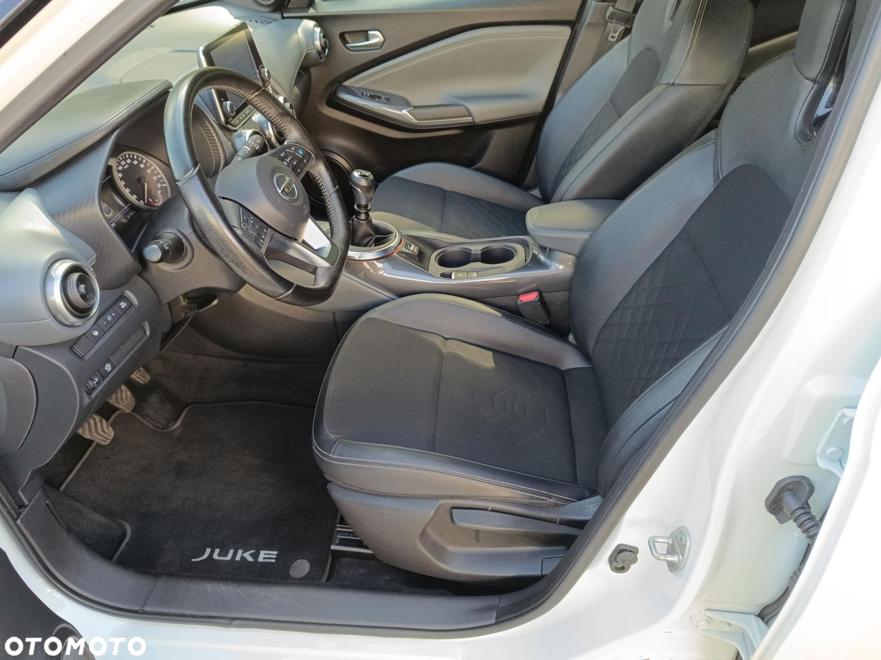 Nissan Juke 1.0 DIG-T Tekna - 11