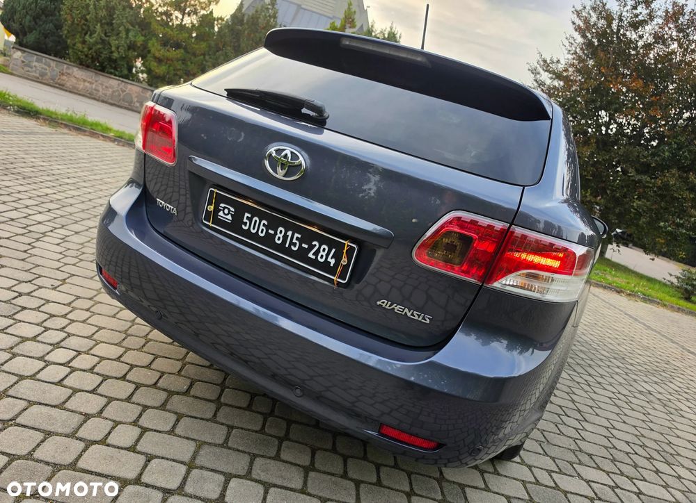 Toyota Avensis 2.0 Executive - 13