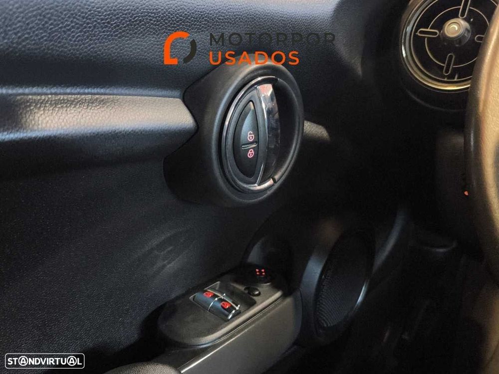 MINI 3 Portas One - 18