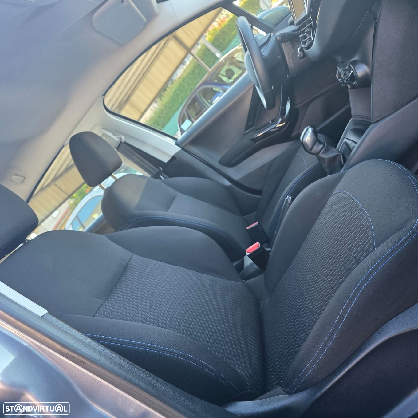 Peugeot 208 1.2 PureTech Signature - 31