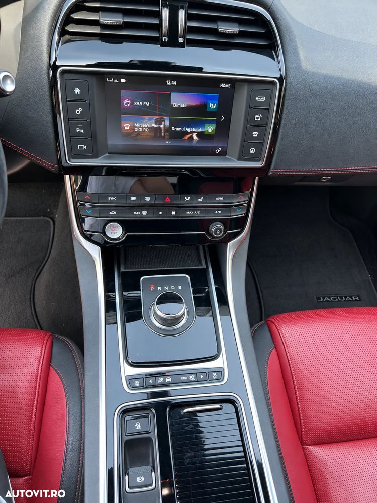 Jaguar XE 2.0 AWD R-Sport - 19
