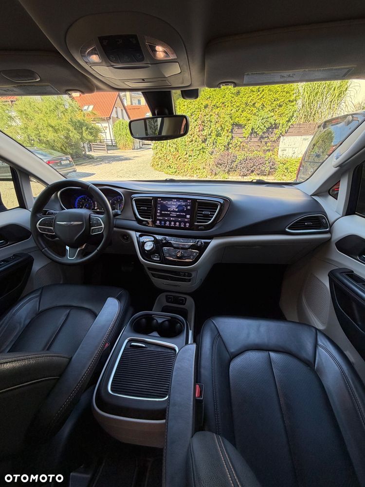 Chrysler Pacifica - 32