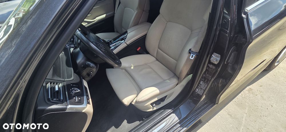 BMW Seria 5 530d xDrive - 24