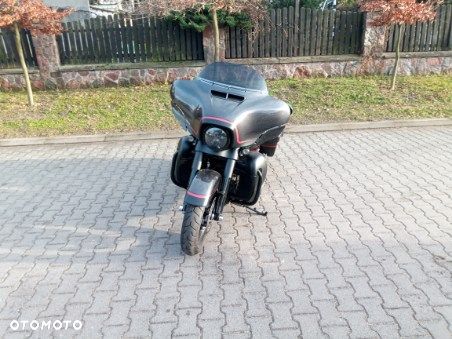 Harley-Davidson CVO Street Glide - 4