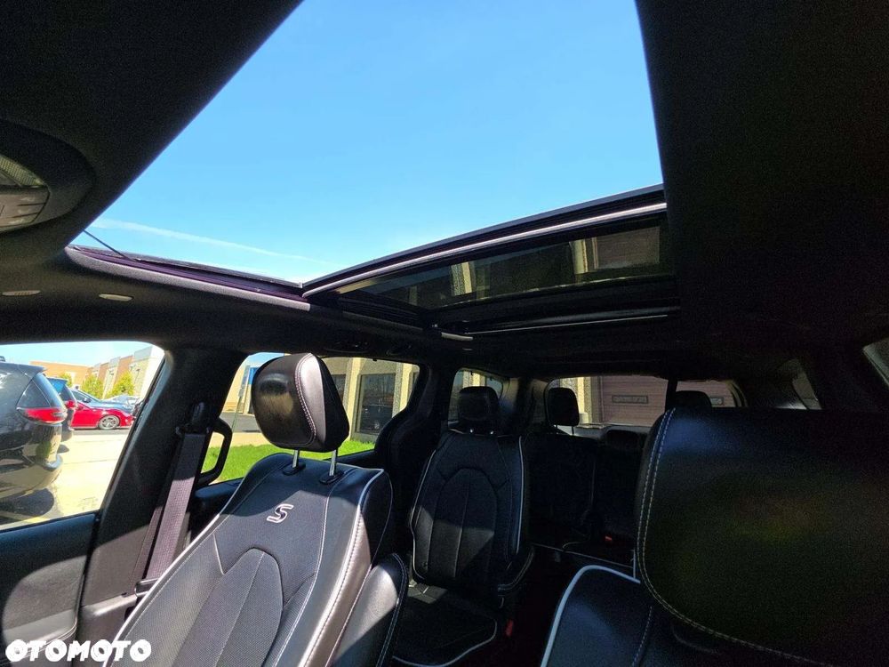 Chrysler Pacifica - 11
