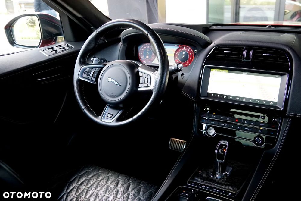 Jaguar F-Pace 5.0 V8 S/C AWD SVR - 27