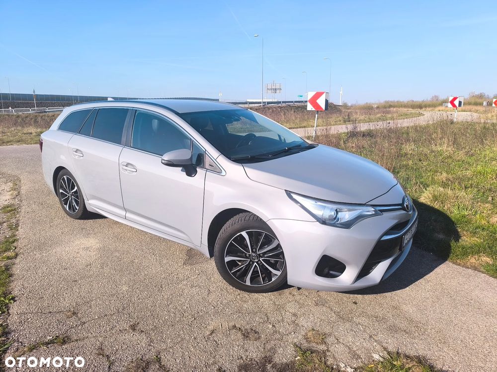 Toyota Avensis 1.8 Premium - 9