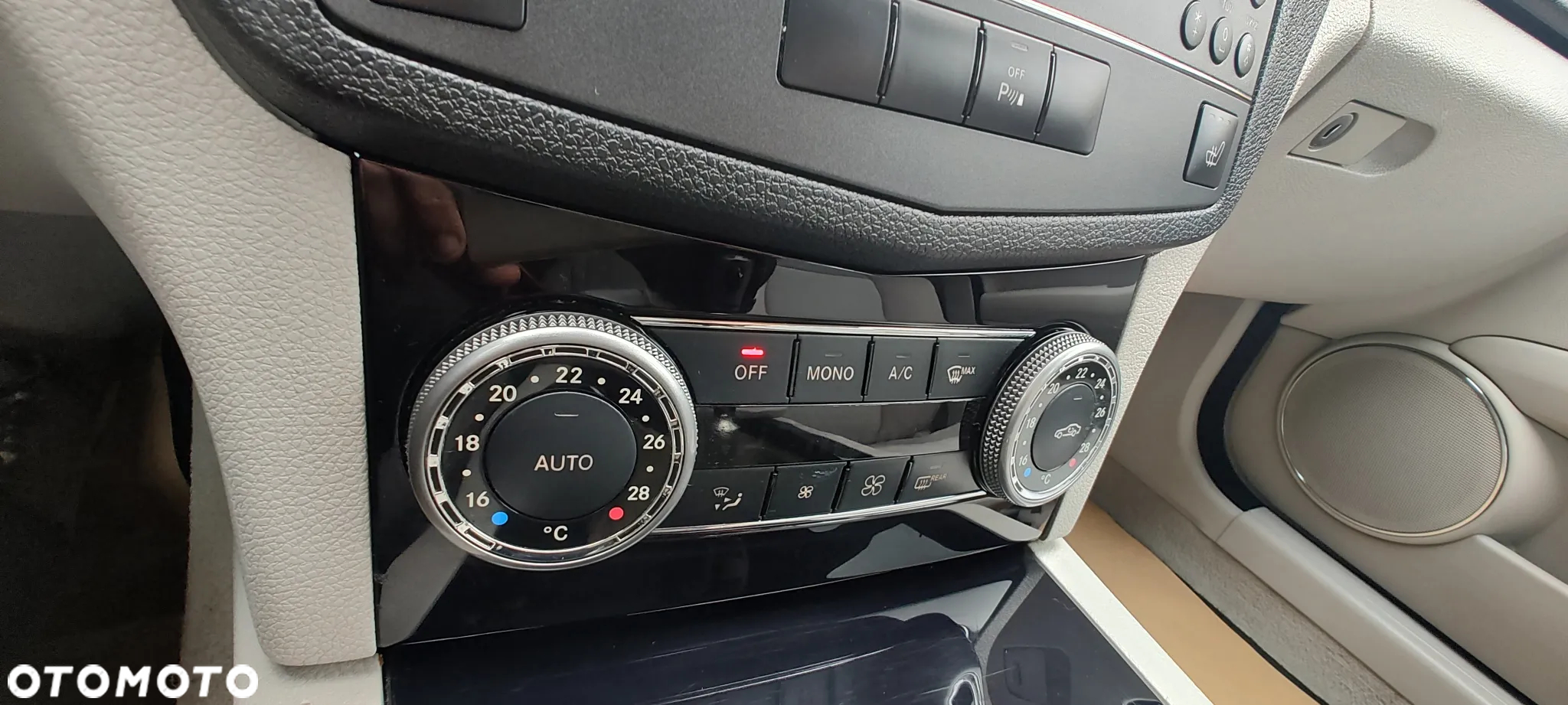 Mercedes-Benz Klasa C 180 T Kompressor BlueEFFICIENCY Elegance - 20