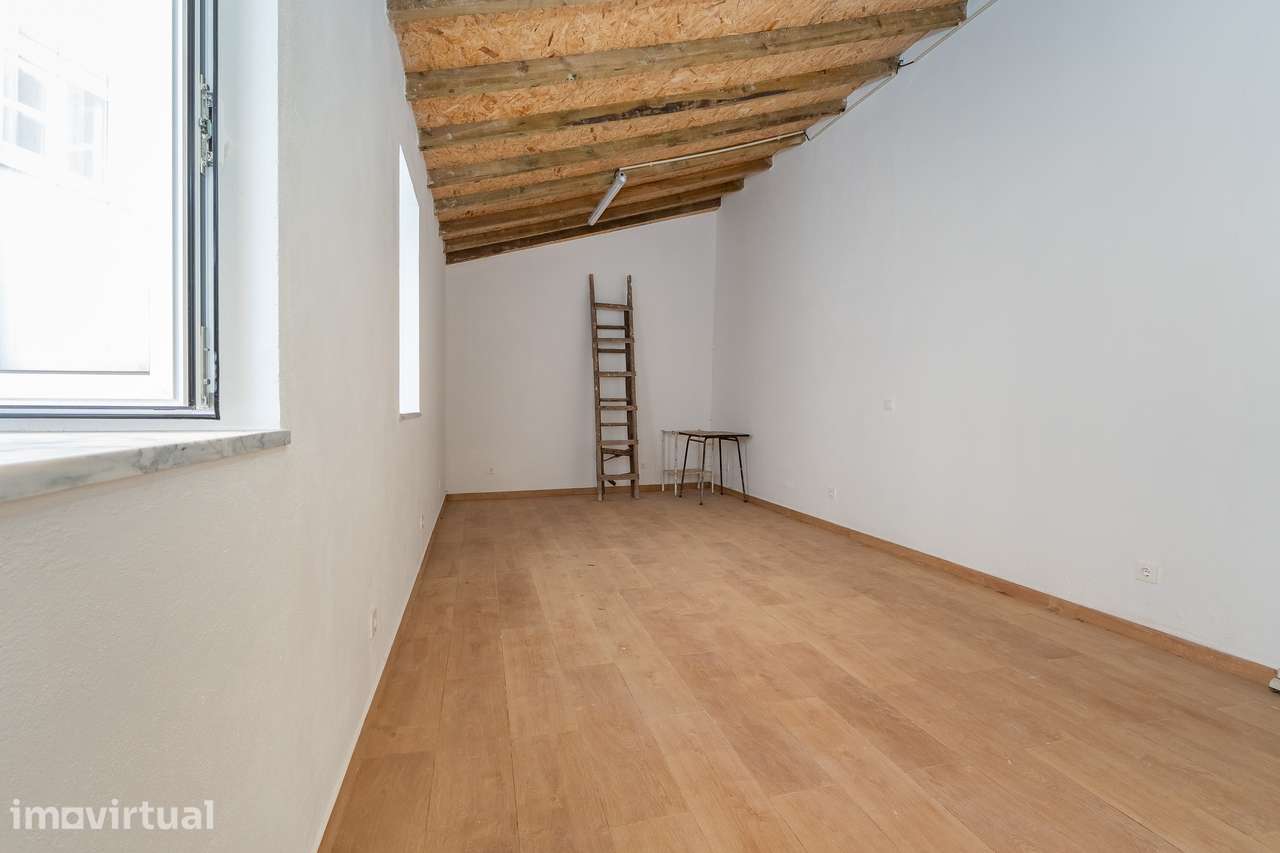Loft com enorme potencial de transformação - Grande imagem: 2/14