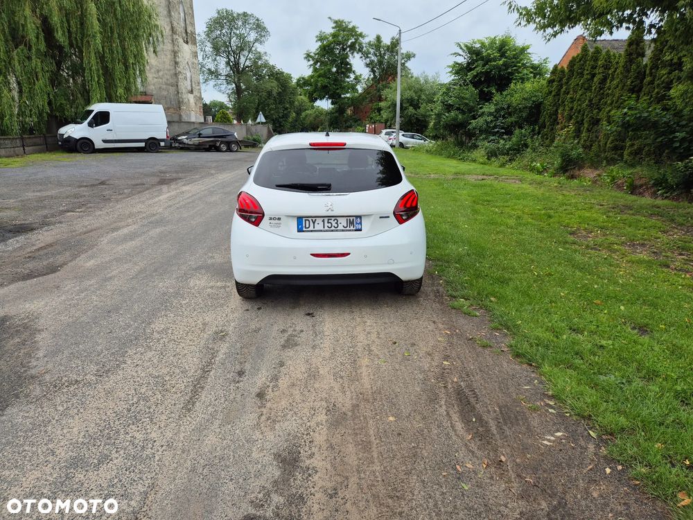 Peugeot 208 - 35