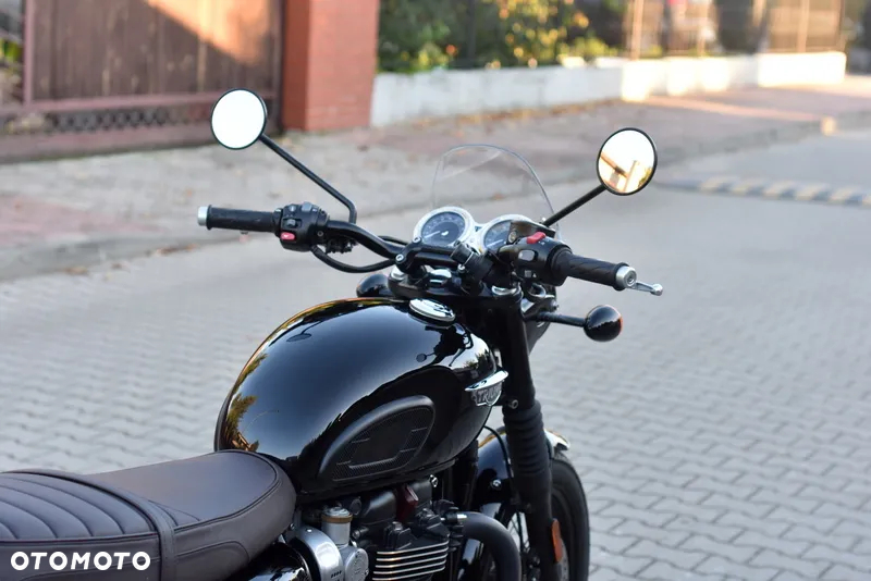 Triumph Bonneville - 16