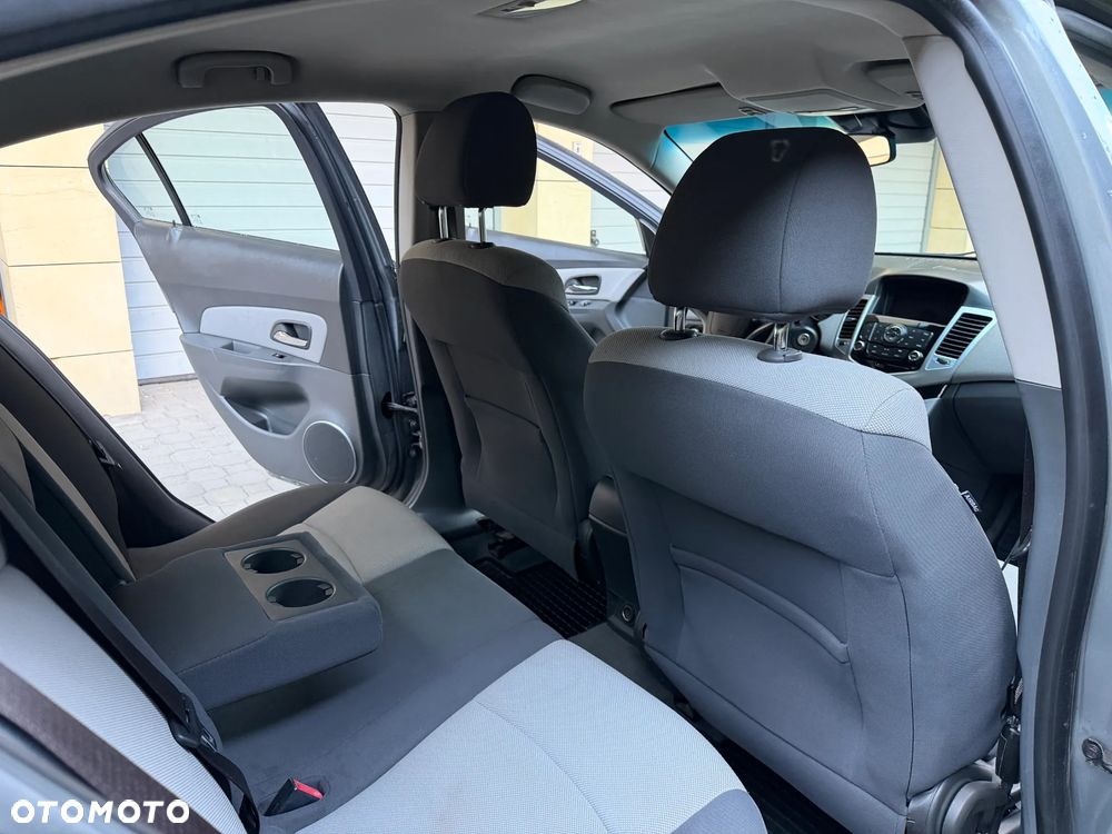 Chevrolet Cruze 1.6 LS - 8