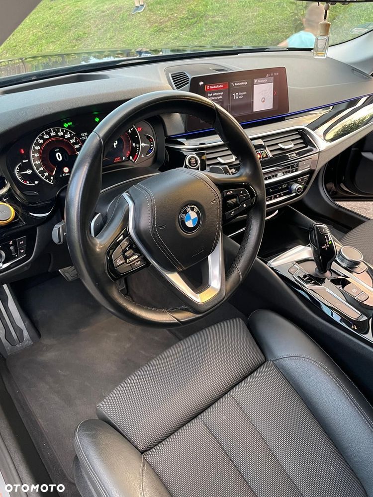 BMW Seria 5 520d xDrive - 9