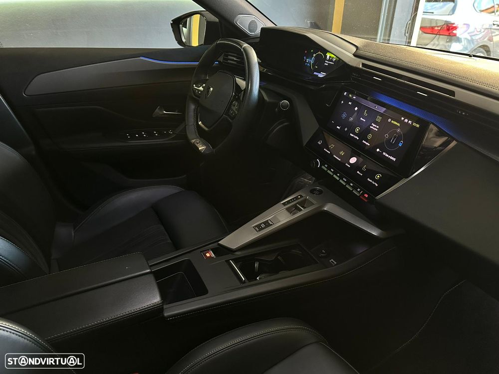 Peugeot 308 1.6 Hybrid GT Pack e-EAT8 - 26