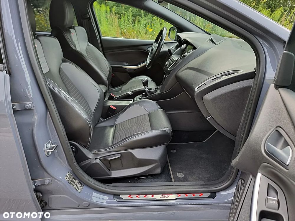 Ford Focus 2.0 TDCi ST - 17