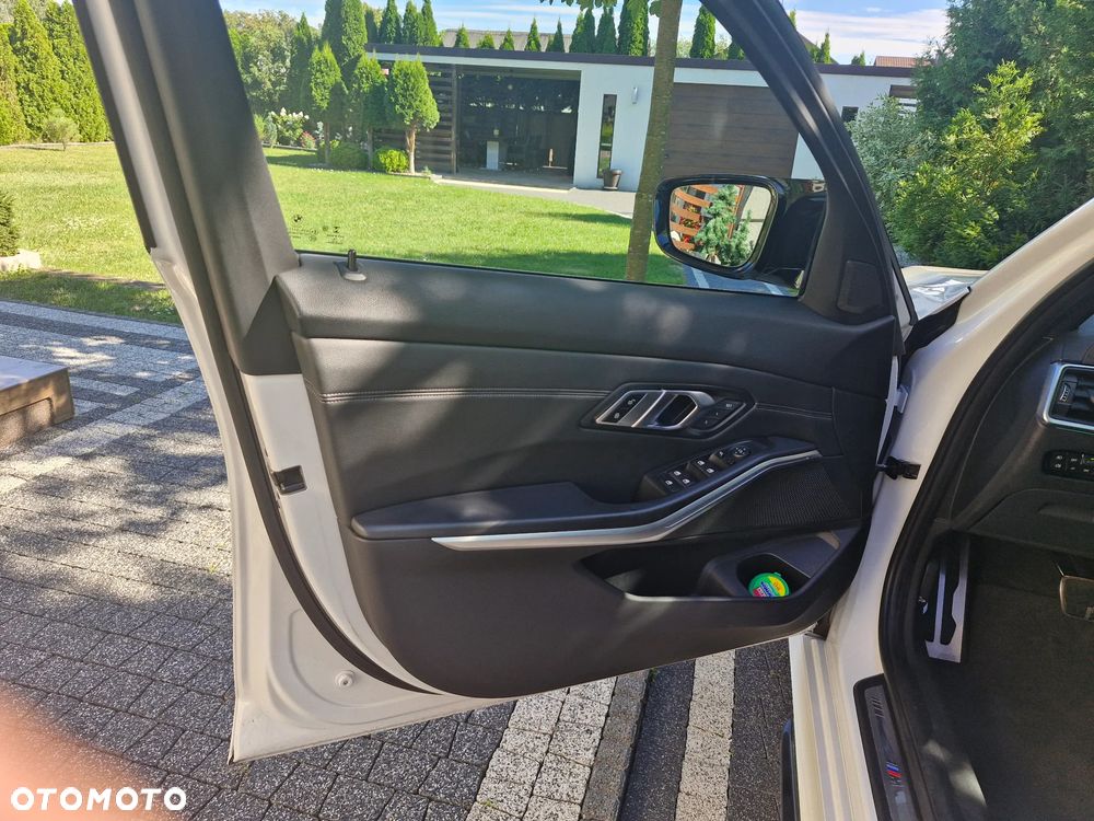BMW Seria 3 330i M Sport sport - 11