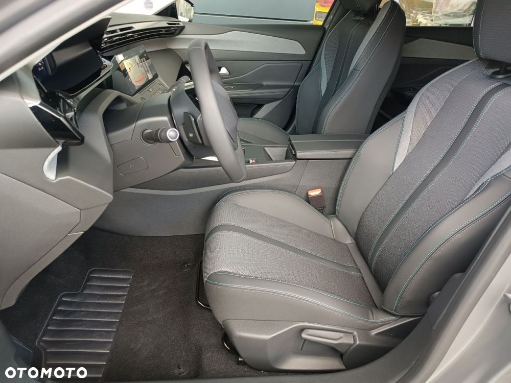 Peugeot 408 - 12