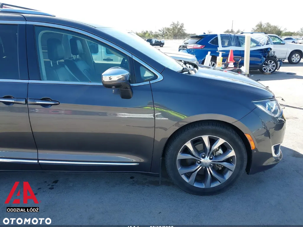 Chrysler Pacifica - 15