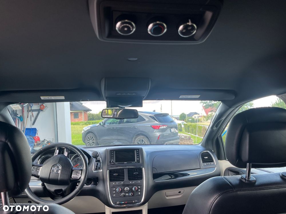 Dodge Grand Caravan - 2