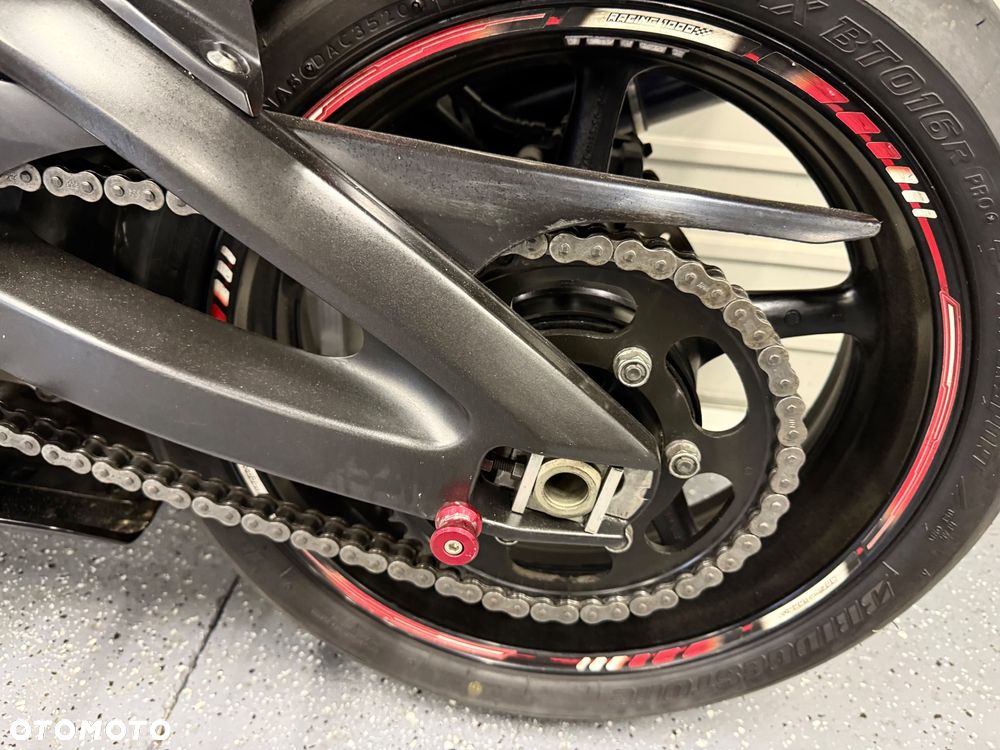 Yamaha R6 - 13