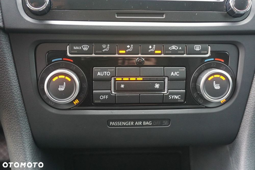 Volkswagen Golf 1.6 TDI DPF MATCH - 8