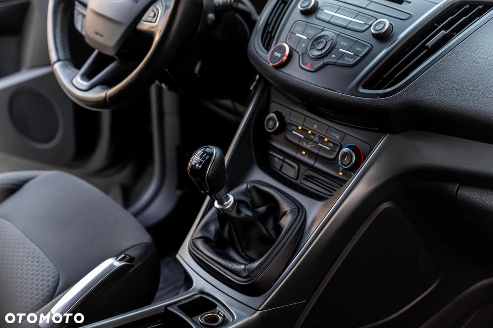 Ford Kuga - 25