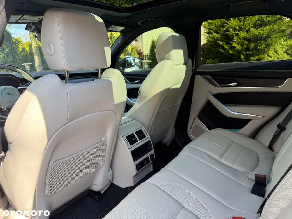 Jaguar F-Pace P250 AWD R-Dynamic S - 13