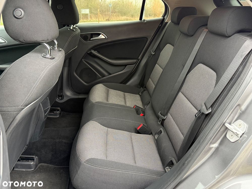 Mercedes-Benz GLA - 27