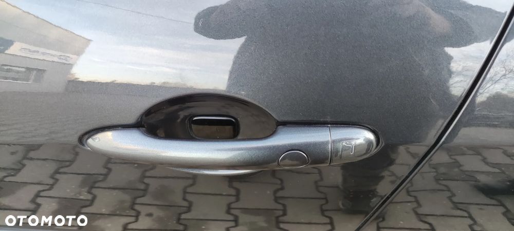 Renault Laguna dCi 180 FAP Initiale - 27