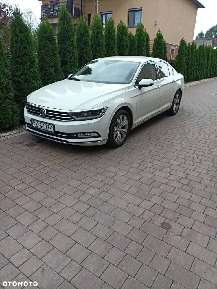 Volkswagen Passat - 1