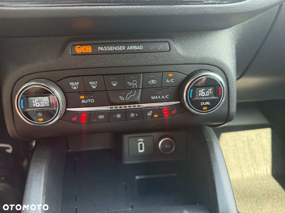 Ford Focus 1.0 EcoBoost Hybrid ST-LINE STYLE - 24