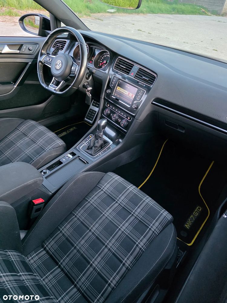 Volkswagen Golf - 8
