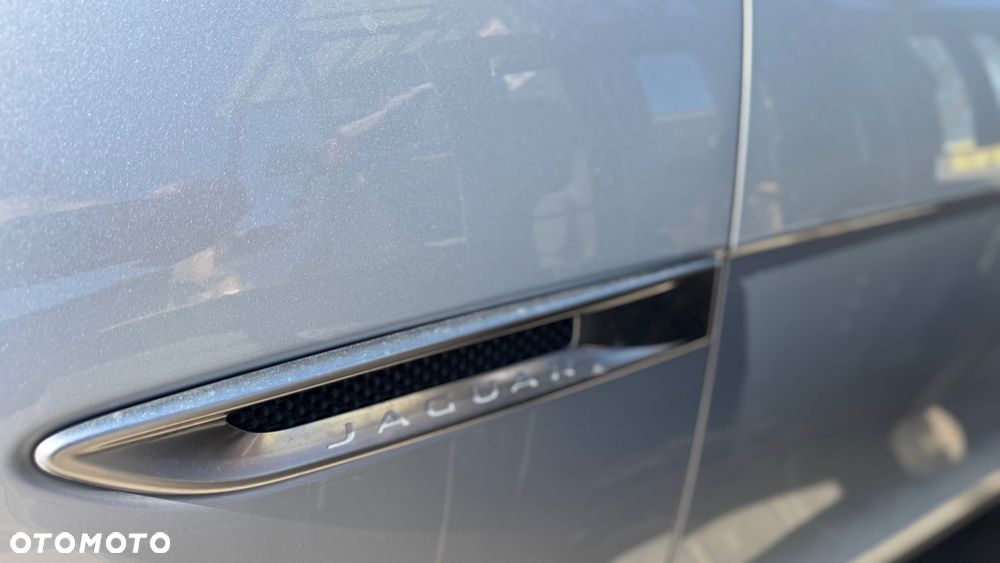 Jaguar XE 2.0 D Prestige - 37