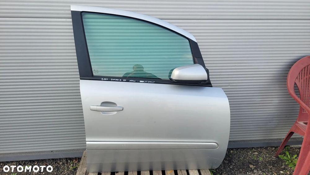 Opel Zafira B Drzwi prawy przod Z157 - 1