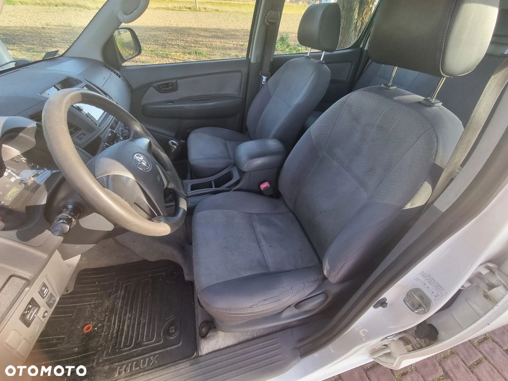 Toyota Hilux - 31